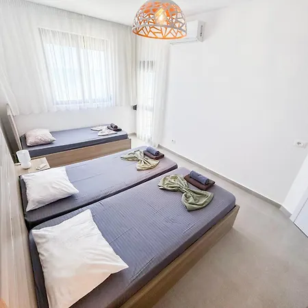- Sunny - 892 Durres