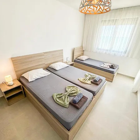 - Sunny - 892 Durres